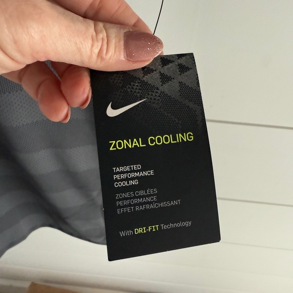 NWT Men’s Nike Golf Shirt - Picture 6 of 7